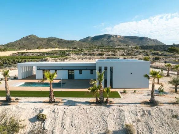 3-bedroom Villa In Pinoso, Spain (178 M²)