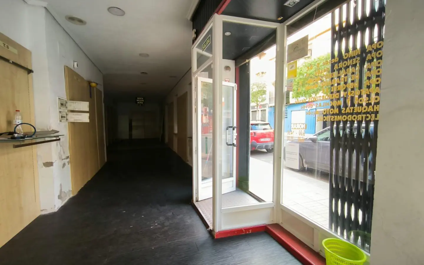 Commercial Unit In Elche, Spain (82 M²)