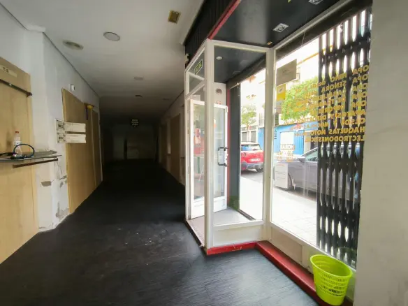 Commercial Unit In Elche, Spain (82 M²)