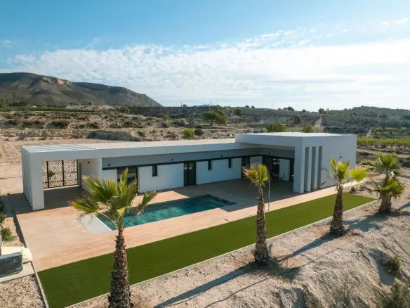 3-bedroom Villa In Pinoso, Spain (178 M²)