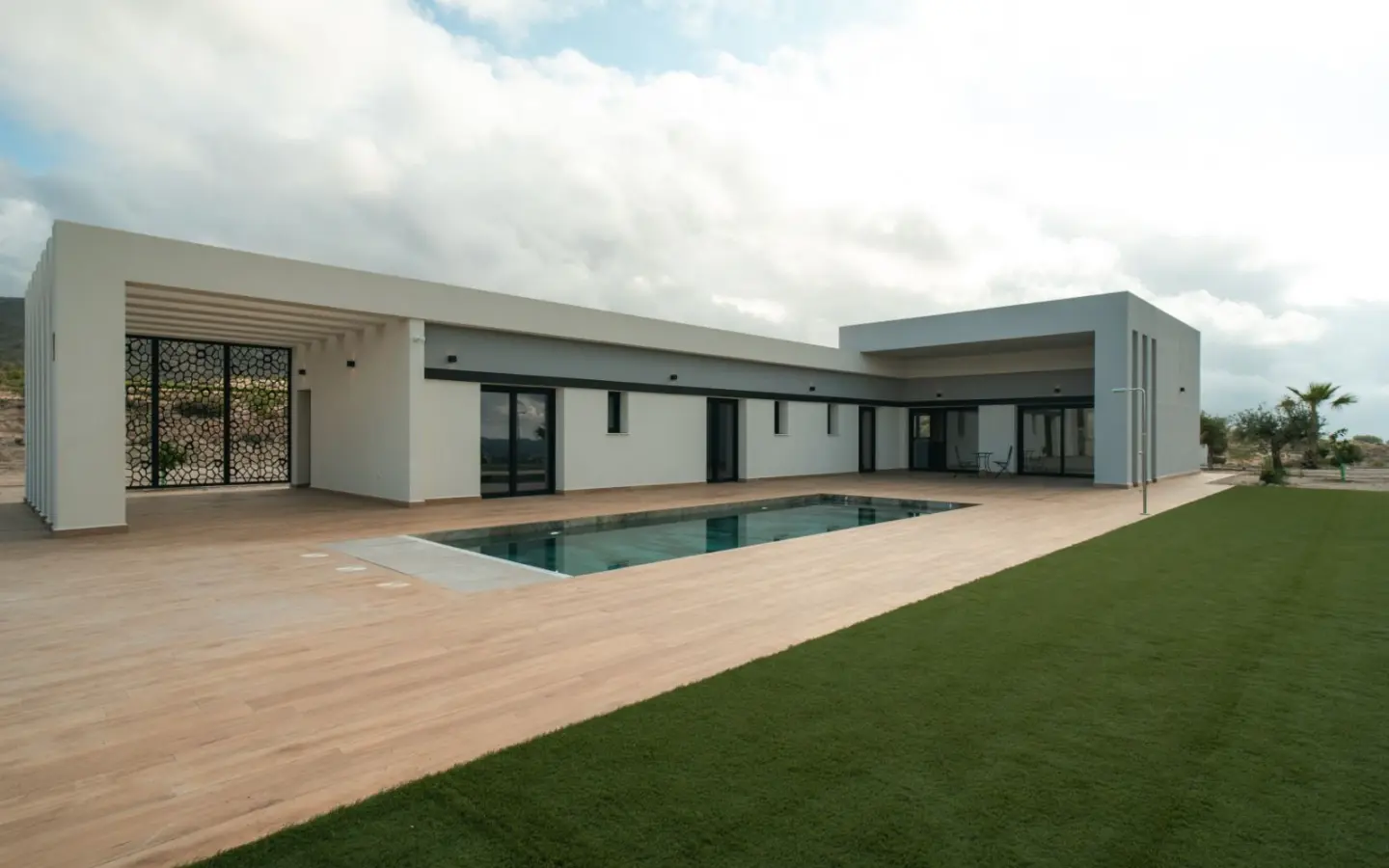 3-bedroom Villa In Pinoso, Spain (178 M²)