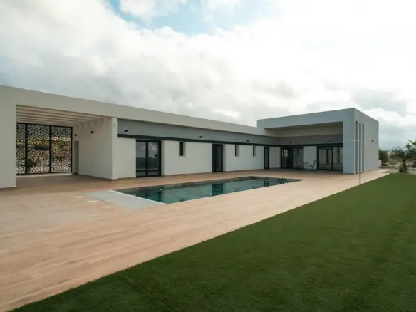 3-bedroom Villa In Pinoso, Spain (178 M²)