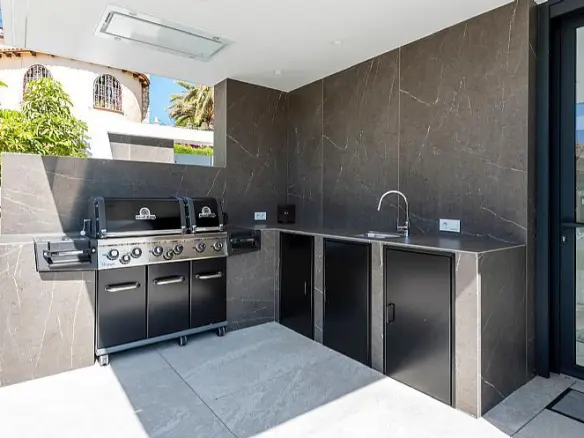 4-bedroom Villa In Calpe, Spain (426 M²)