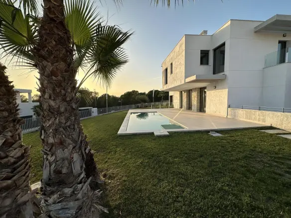 4-bedroom Villa In Finestrat, Spain (244 M²)