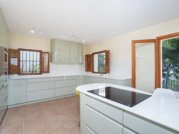 2-bedroom Villa In Altea, Spain (187 M²)