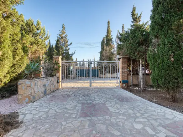 6-bedroom Villa In La Marina, Spain (400 M²)