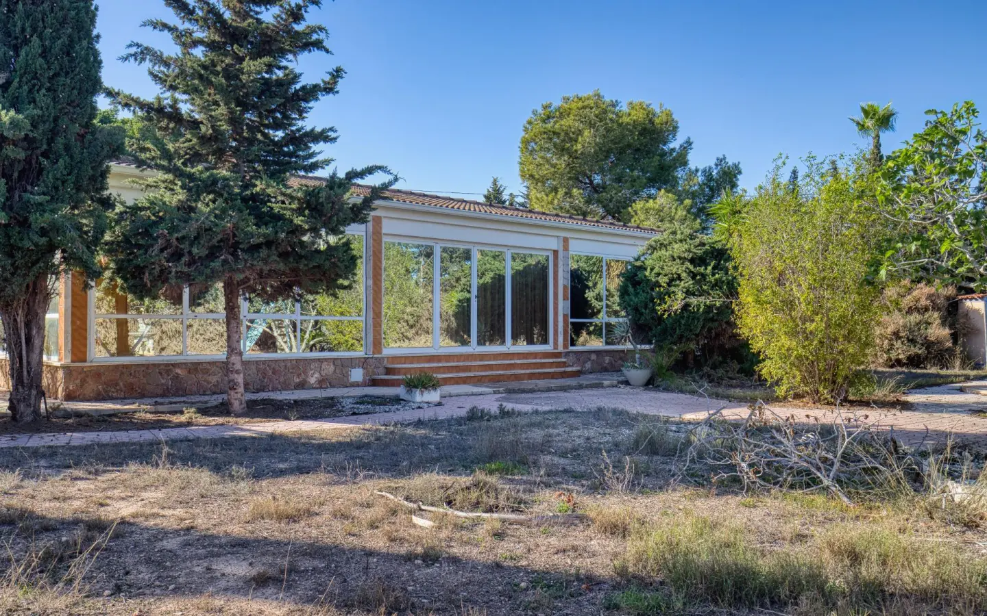 6-bedroom Villa In La Marina, Spain (400 M²)