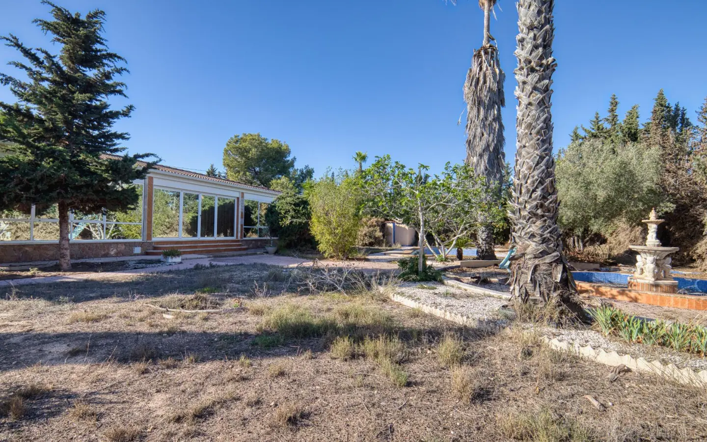 6-bedroom Villa In La Marina, Spain (400 M²)