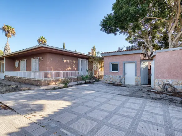 6-bedroom Villa In La Marina, Spain (400 M²)