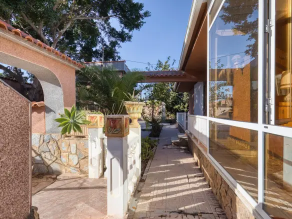 6-bedroom Villa In La Marina, Spain (400 M²)