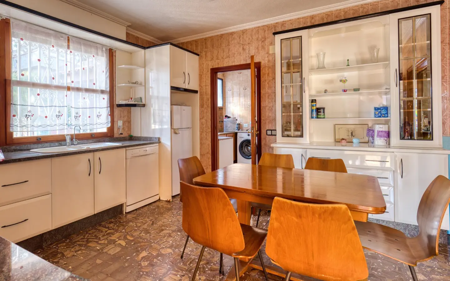 6-bedroom Villa In La Marina, Spain (400 M²)