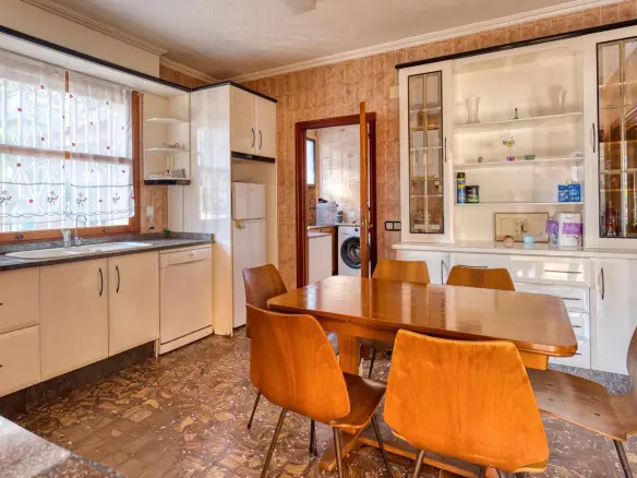 6-bedroom Villa In La Marina, Spain (400 M²)
