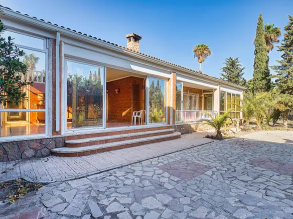 6-bedroom Villa In La Marina, Spain (400 M²)