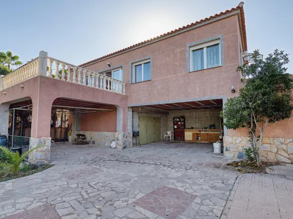 6-bedroom Villa In La Marina, Spain (400 M²)