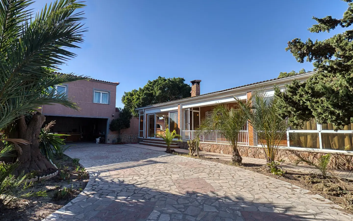 6-bedroom Villa In La Marina, Spain (400 M²)