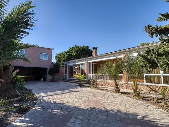 6-bedroom Villa In La Marina, Spain (400 M²)
