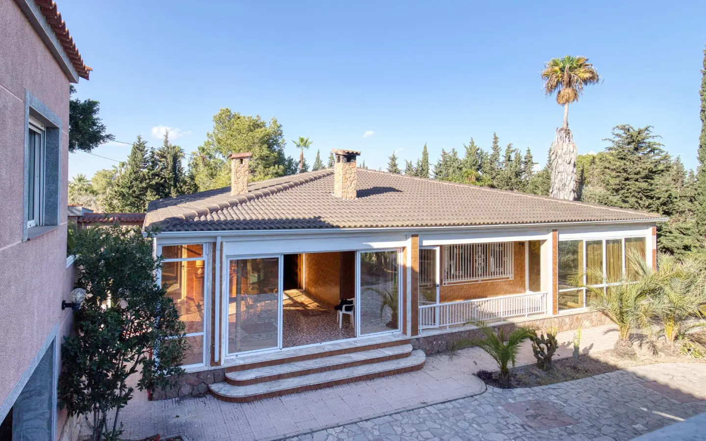 6-bedroom Villa In La Marina, Spain (400 M²)