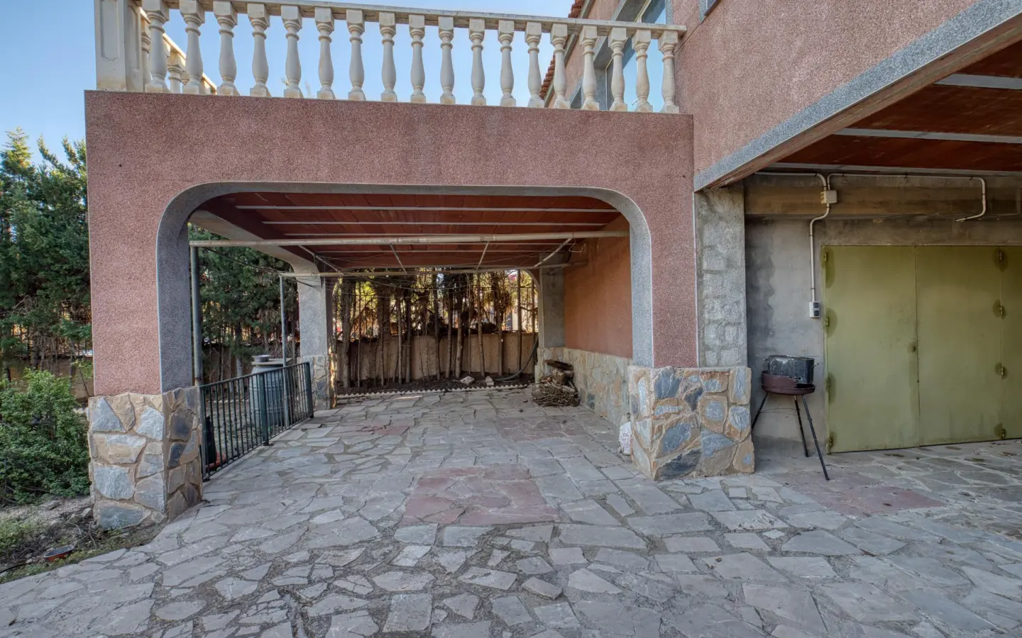 6-bedroom Villa In La Marina, Spain (400 M²)