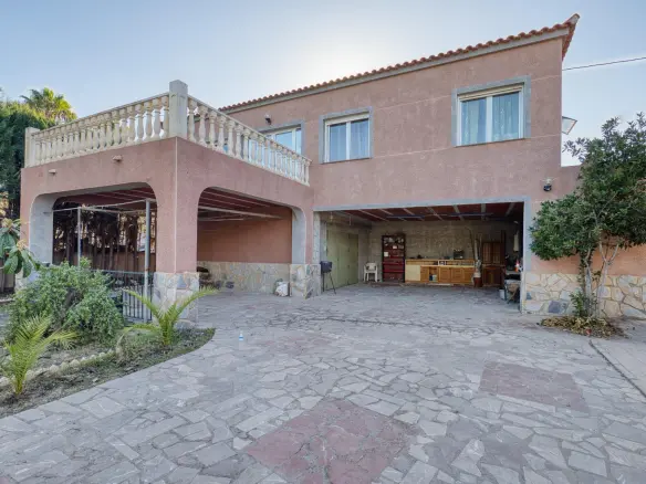 6-bedroom Villa In La Marina, Spain (400 M²)