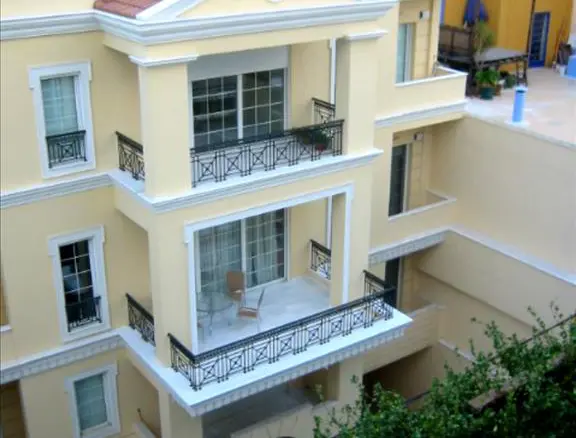 Building 803 M² In Athens