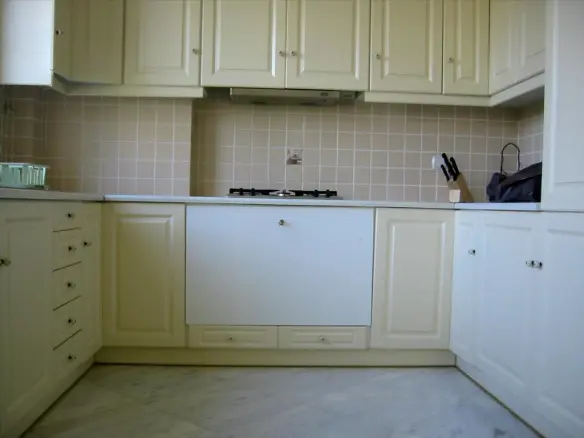 Building 803 M² In Athens
