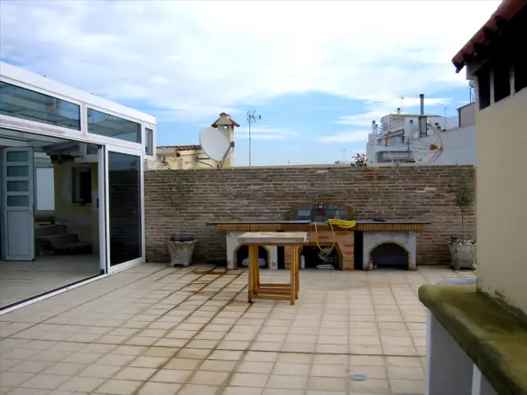 Building 803 M² In Athens