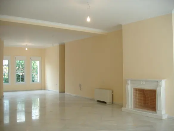 Building 803 M² In Athens