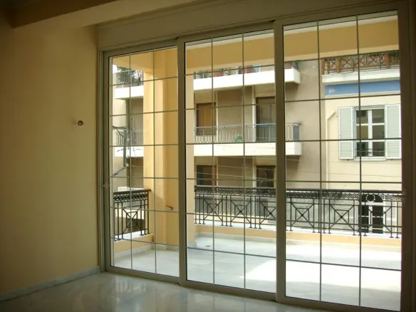 Building 803 M² In Athens