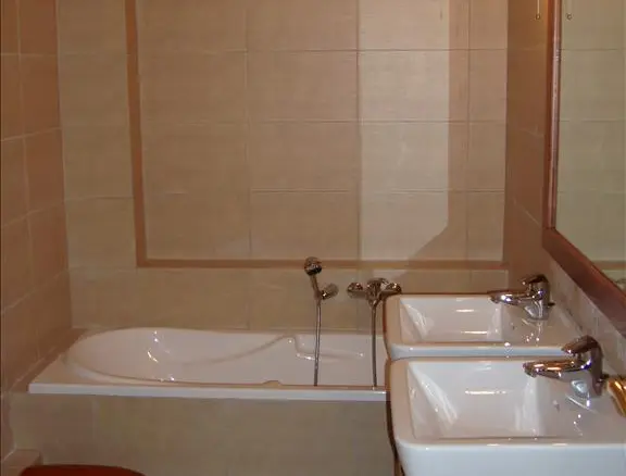 Building 803 M² In Athens