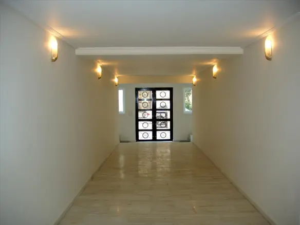Building 803 M² In Athens