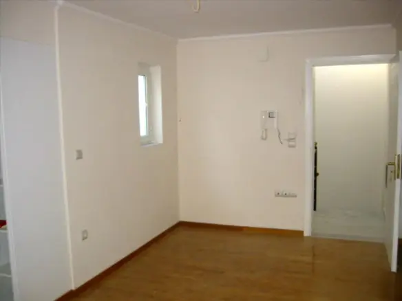 Building 327 M² In Athens