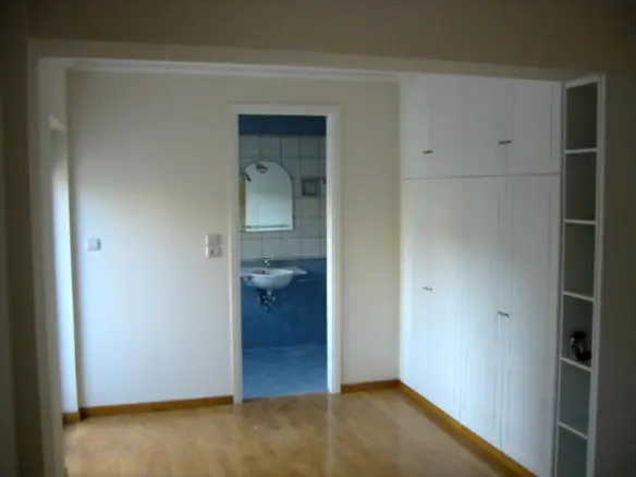 Building 327 M² In Athens