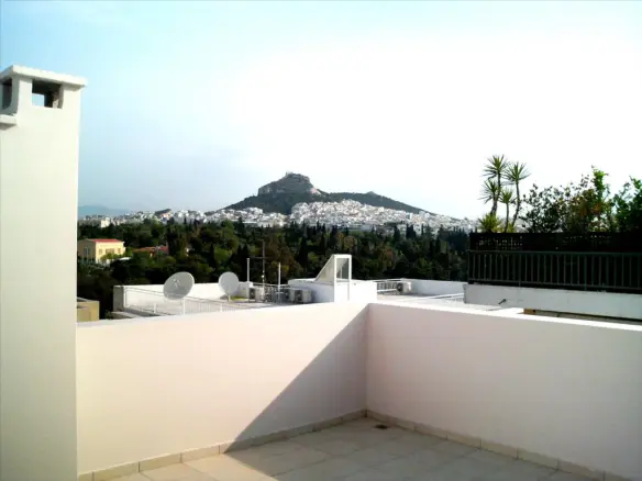 Building 327 M² In Athens