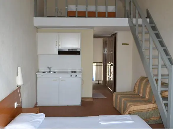 Business 1000 M² In North Greece