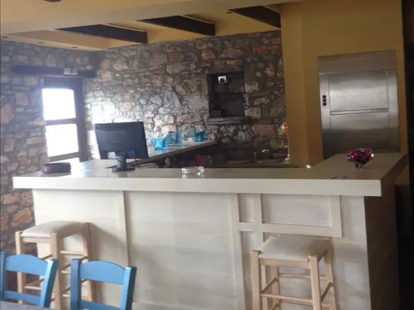 Business 240 M² In North Greece