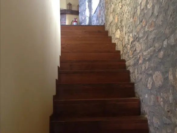 Business 240 M² In North Greece
