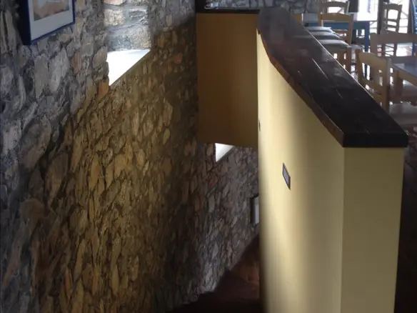 Business 240 M² In North Greece