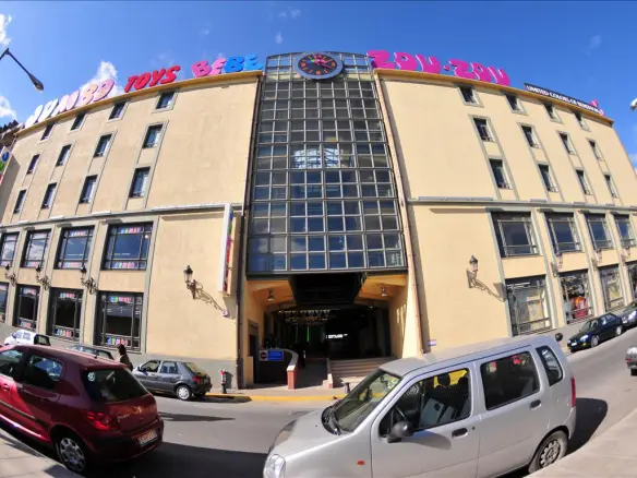 Building 5756 M² In Athens