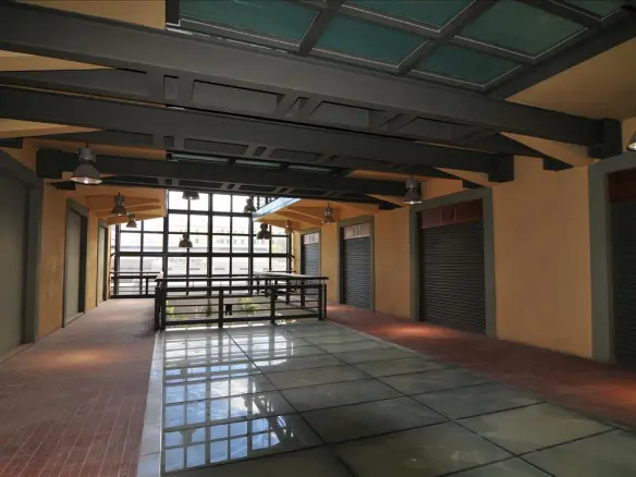 Building 5756 M² In Athens