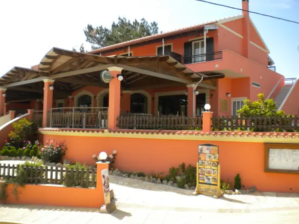 Business 400 M² In Corfu
