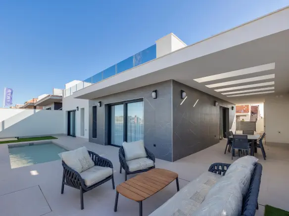 3-bedroom Villa In Torrevieja, Spain (141 M²)