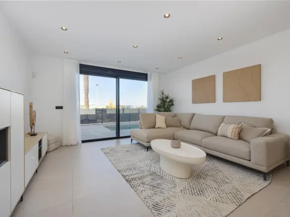 3-bedroom Villa In Torrevieja, Spain (141 M²)