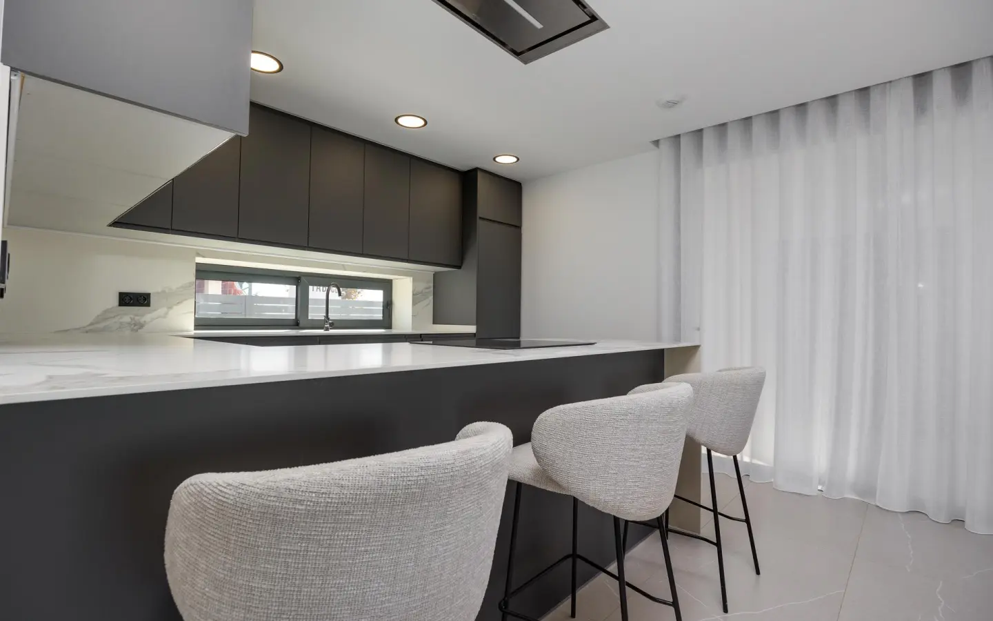 3-bedroom Villa In Torrevieja, Spain (141 M²)