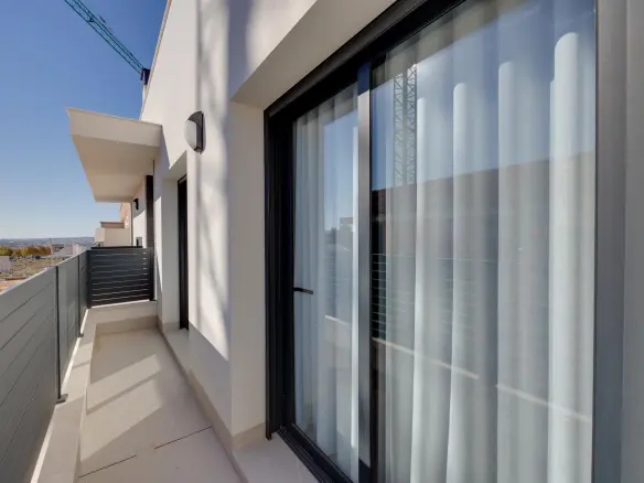 3-bedroom Villa In Torrevieja, Spain (141 M²)