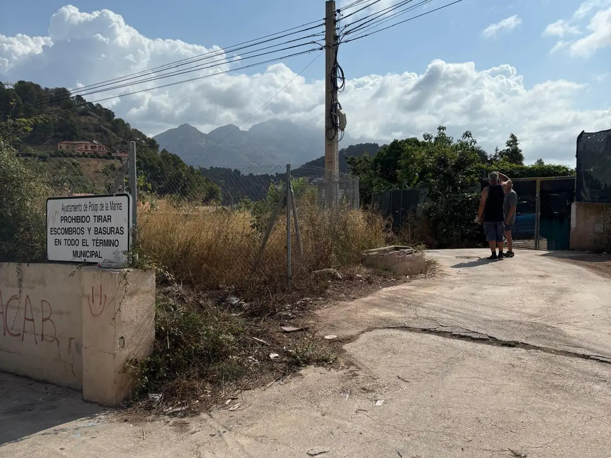 Country Land In Polop, Spain (930 M²)