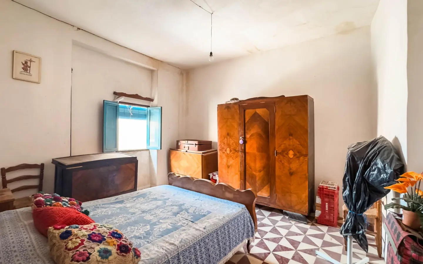 5-bedroom Village House In Mula, Spain (210 M²)
