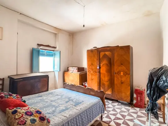 5-bedroom Village House In Mula, Spain (210 M²)