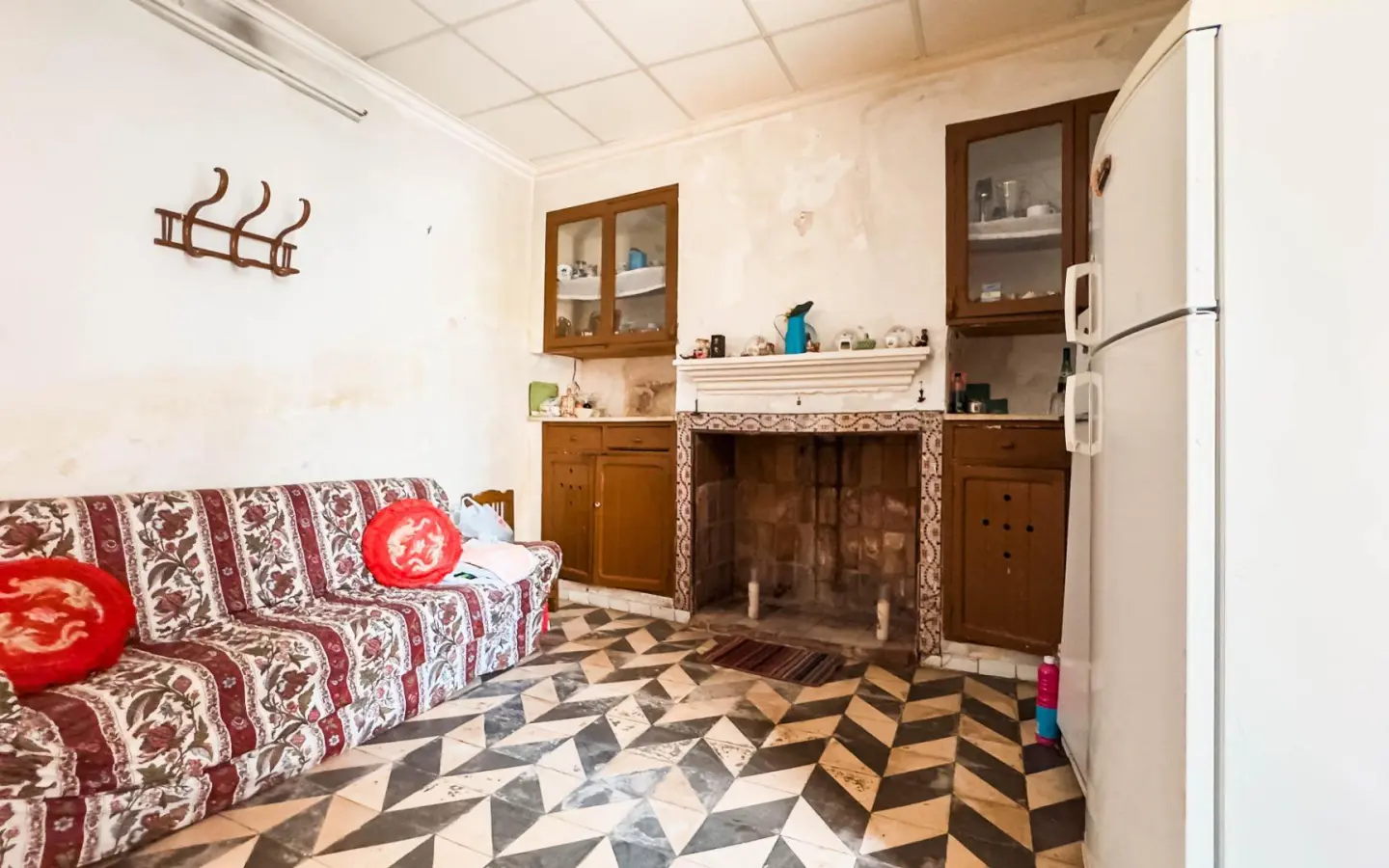 5-bedroom Village House In Mula, Spain (210 M²)