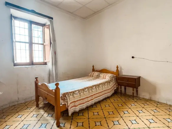 5-bedroom Village House In Mula, Spain (210 M²)