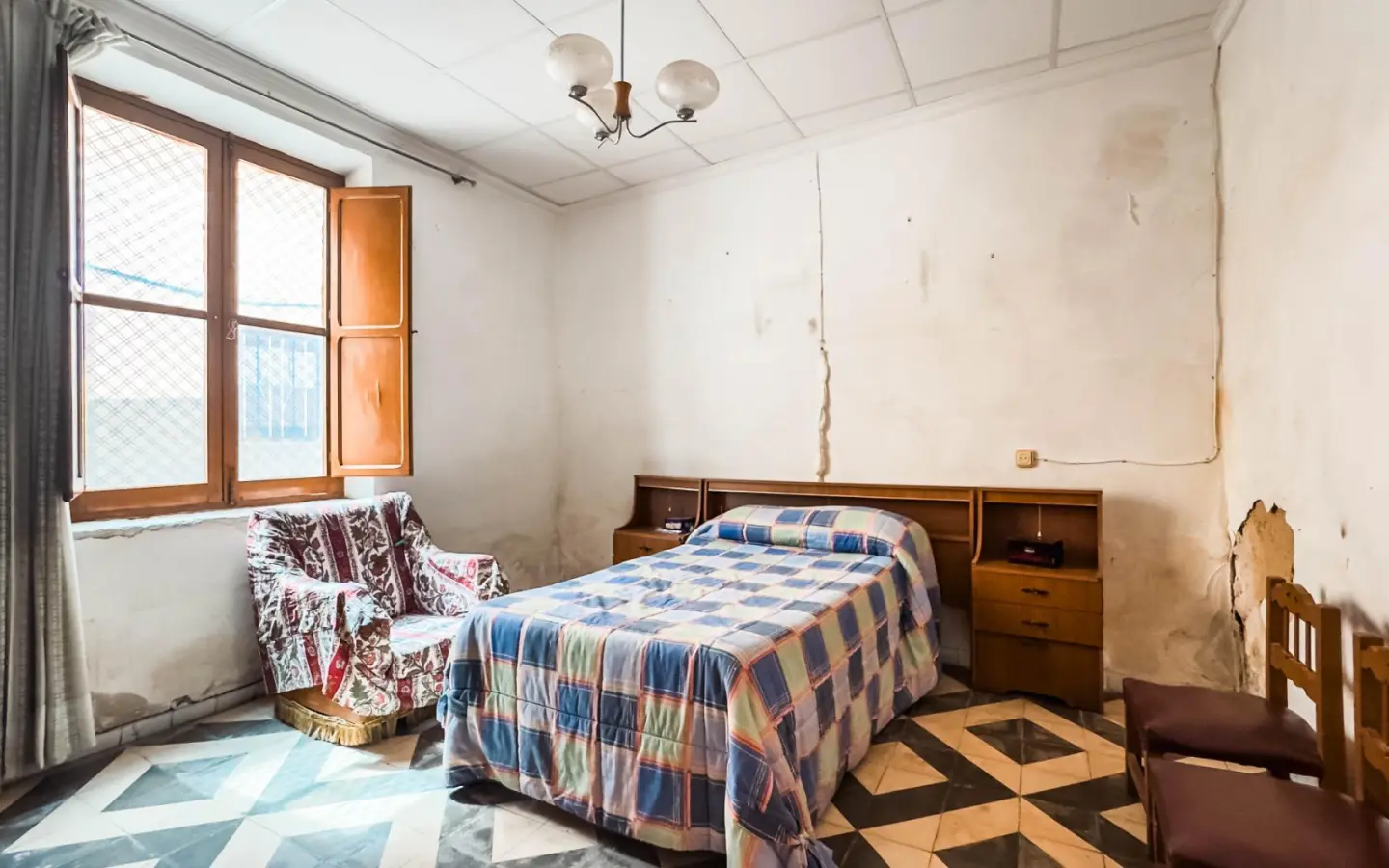 5-bedroom Village House In Mula, Spain (210 M²)
